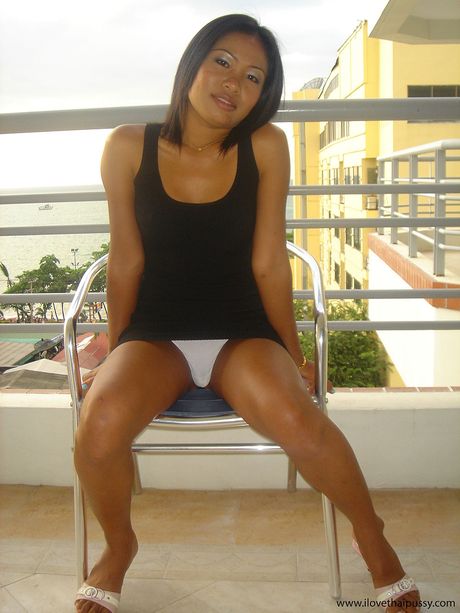 Pattaya teen shaves pussy and sticks tongue up an asshole