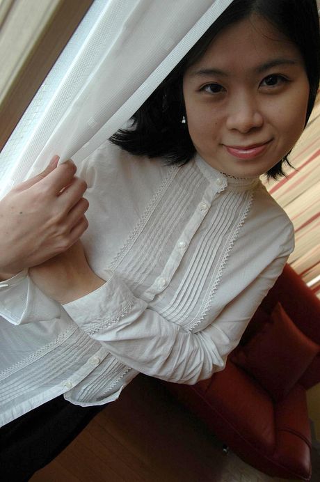 Japan MILF Haruka Fukuda playing her pussy with vibrators before riding her mans dick.