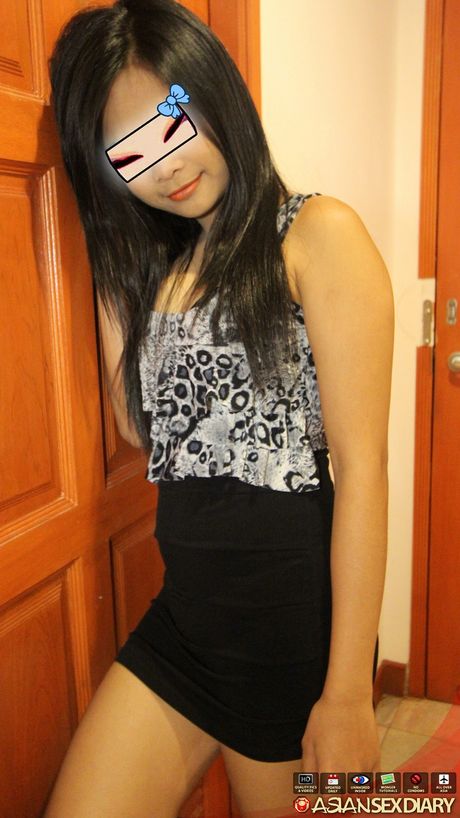 Skinny Asian teen Jang strips and shows her tiny tits and ass