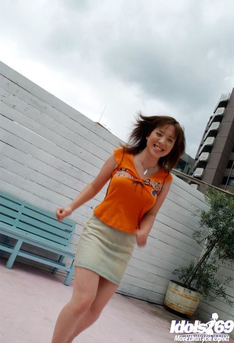 Hot japanese cutie Yuka in erotic gallery